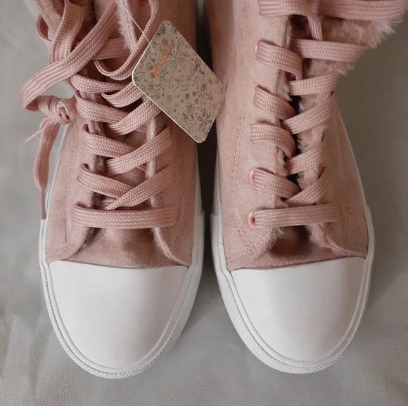 Rose/ Pink Boots - Picture 2 of 3